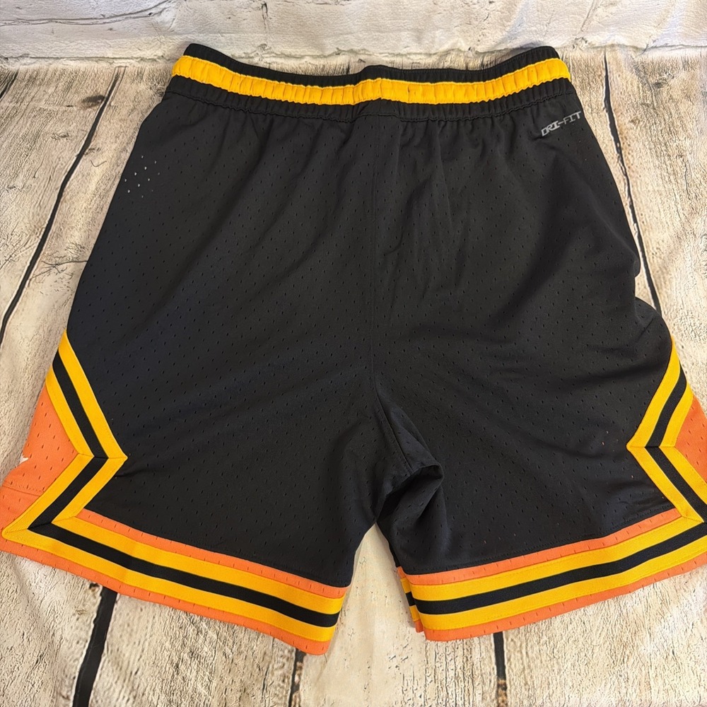 Jordan Dri-FIT Diamond Mesh Basketball Shorts Men's Medium Black Orange Yellow - Picture 2 of 4